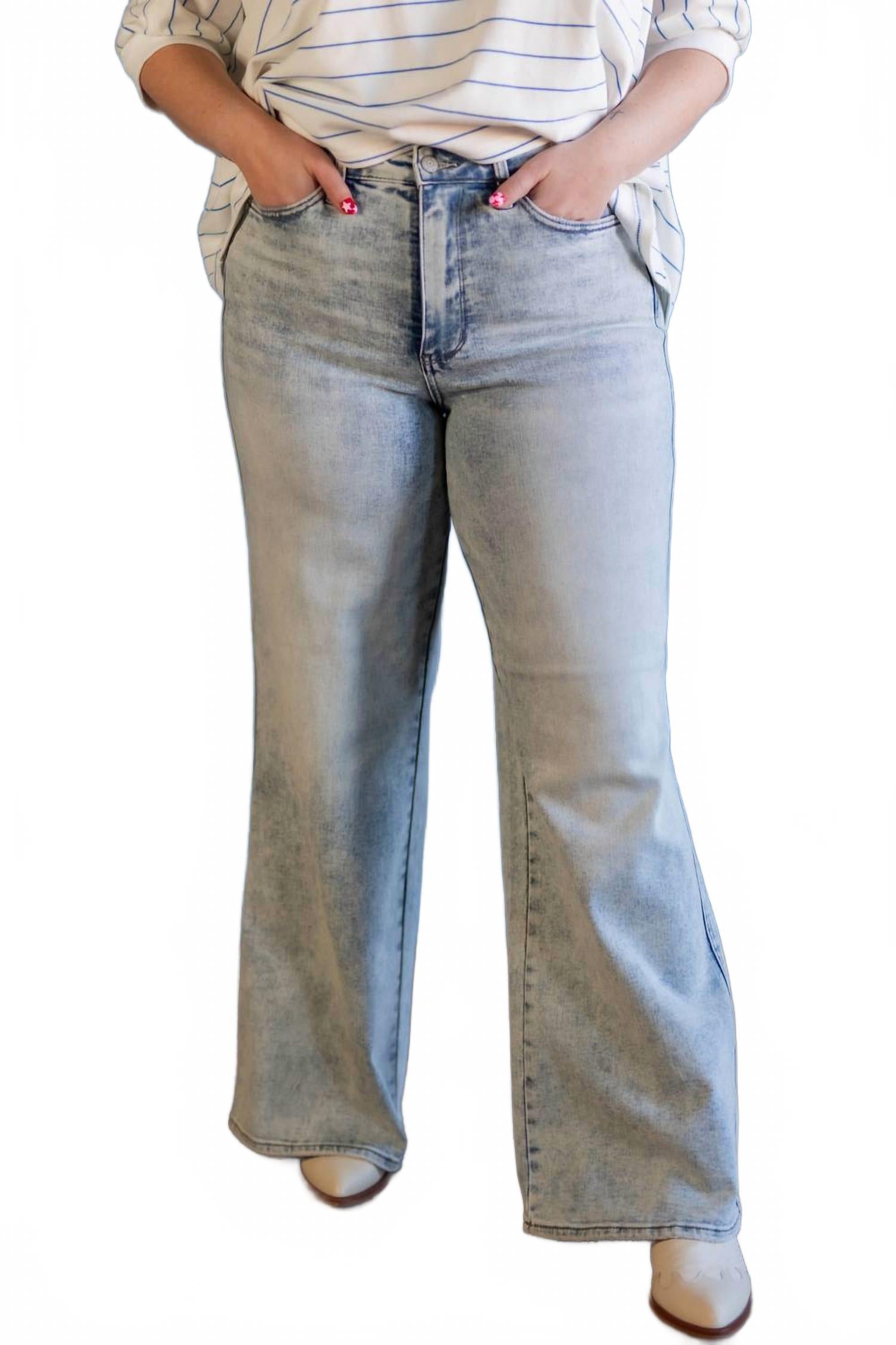 Джинсы с широкими штанинами Can You Handle It, с эффектом кислотной стирки Judy Blue, Acid Wash 
Джинсы с широкими штанинами Can You Handle It, с эффектом кислотной стирки Judy Blue, Acid Wash