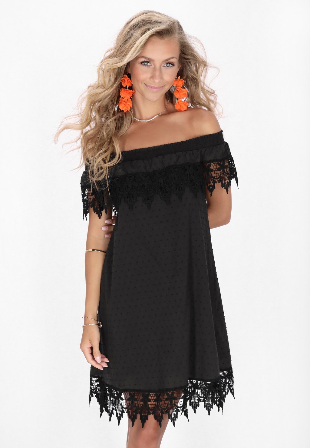 Повседневное платье IZIA, черный
Повседневное платье IZIA, черный