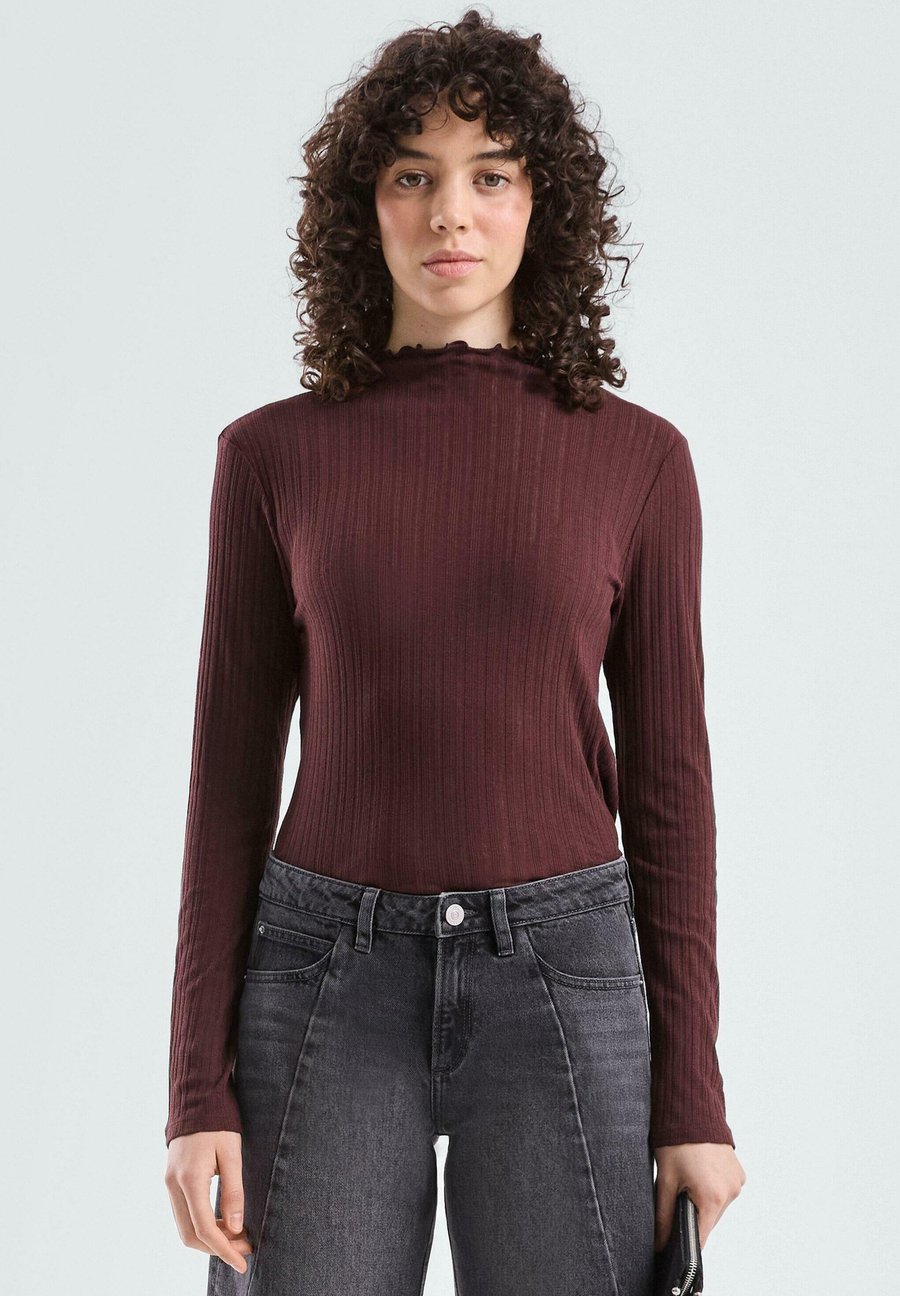 Топ QS Long sleeved top, Bordeaux
Топ QS Long sleeved top, Bordeaux