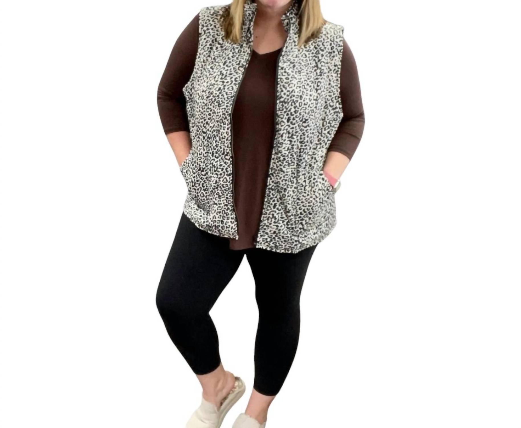 Чарли жилет на молнии в классическом леопардовом принте Michelle Mae
Чарли жилет на молнии в классическом леопардовом принте Michelle Mae