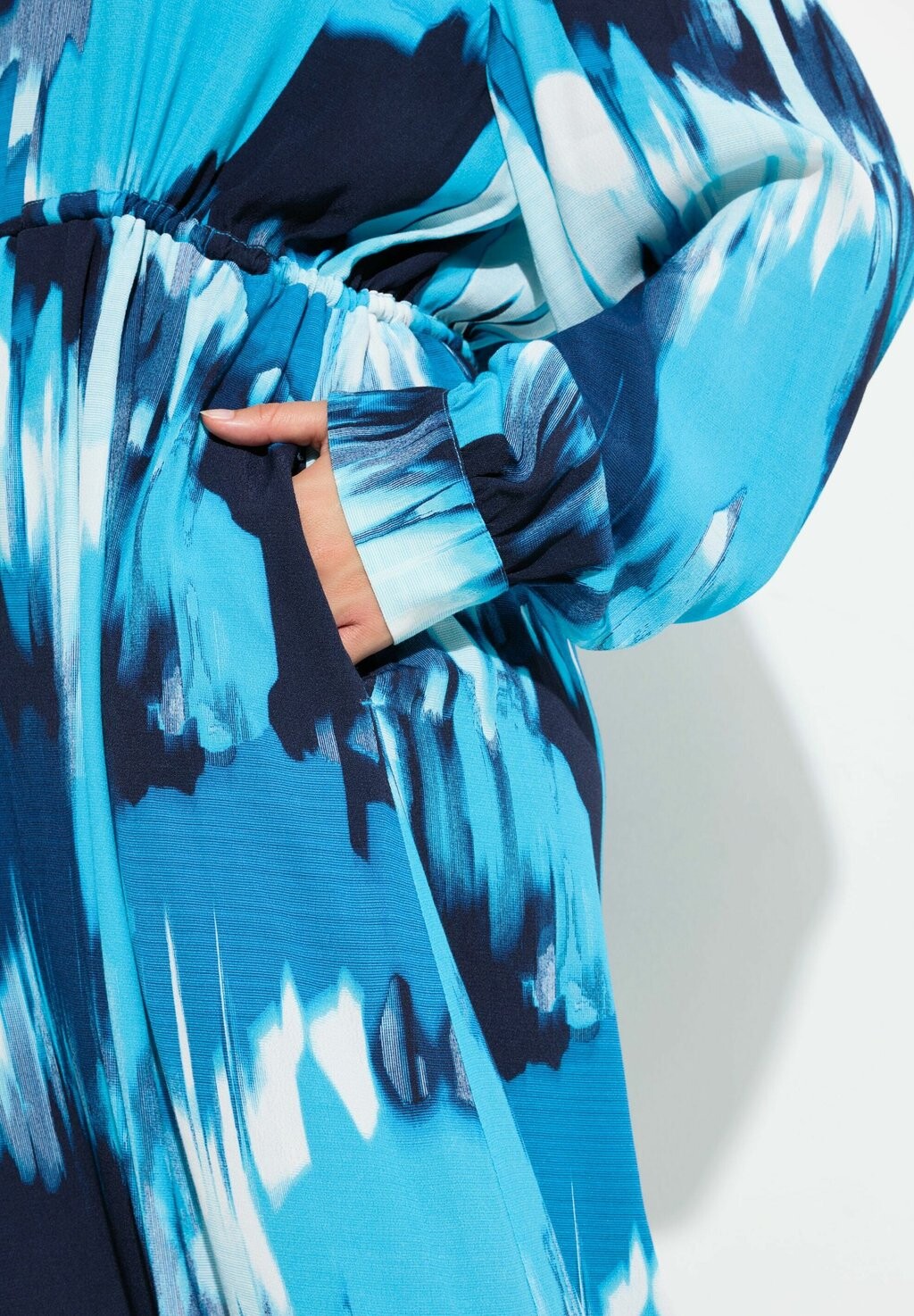 Платье макси ABSTRACT PRINT LONG SLEEVE DRAWSTRING WAIST Ulla Popken, синий
Платье макси ABSTRACT PRINT LONG SLEEVE DRAWSTRING WAIST Ulla Popken, синий