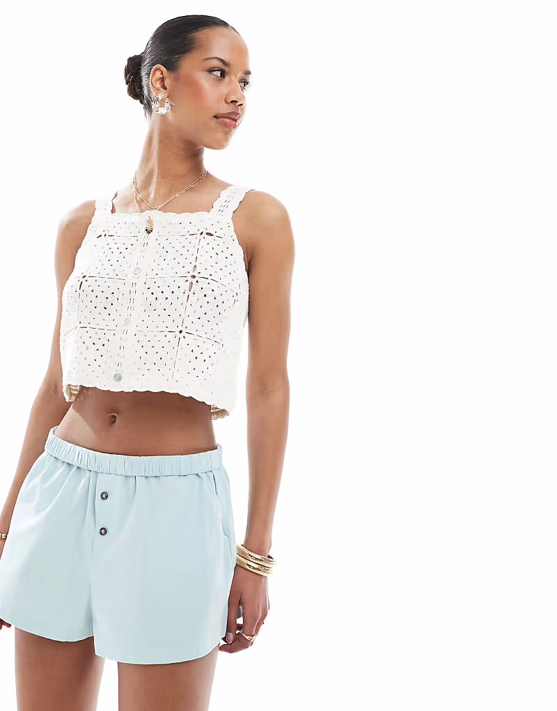 ONLY вязаный крючком укороченный топ кремового цвета
ONLY вязаный крючком укороченный топ кремового цвета