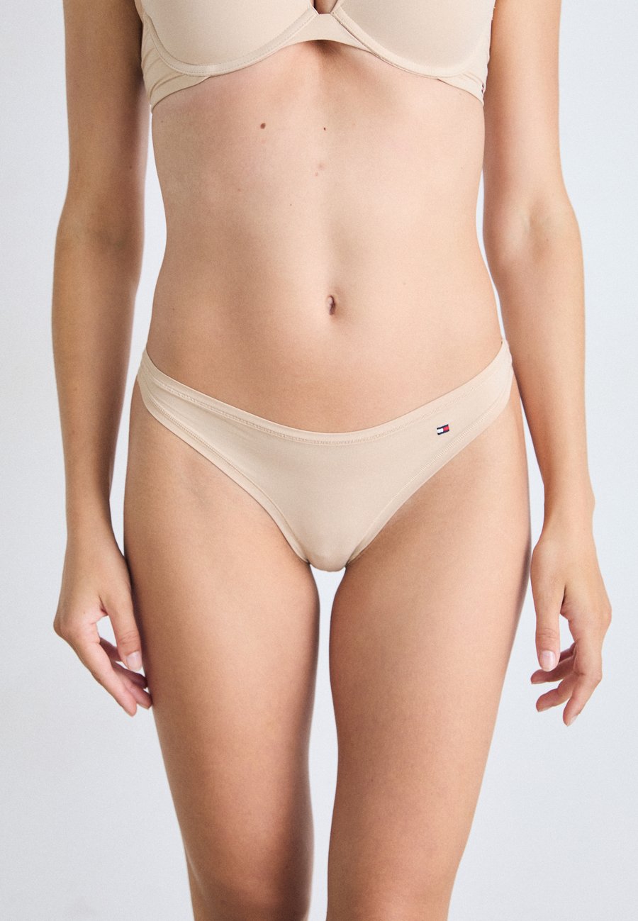 Трусы Tommy Hilfiger THONG, Misty Blush/Beige
Трусы Tommy Hilfiger THONG, Misty Blush/Beige
