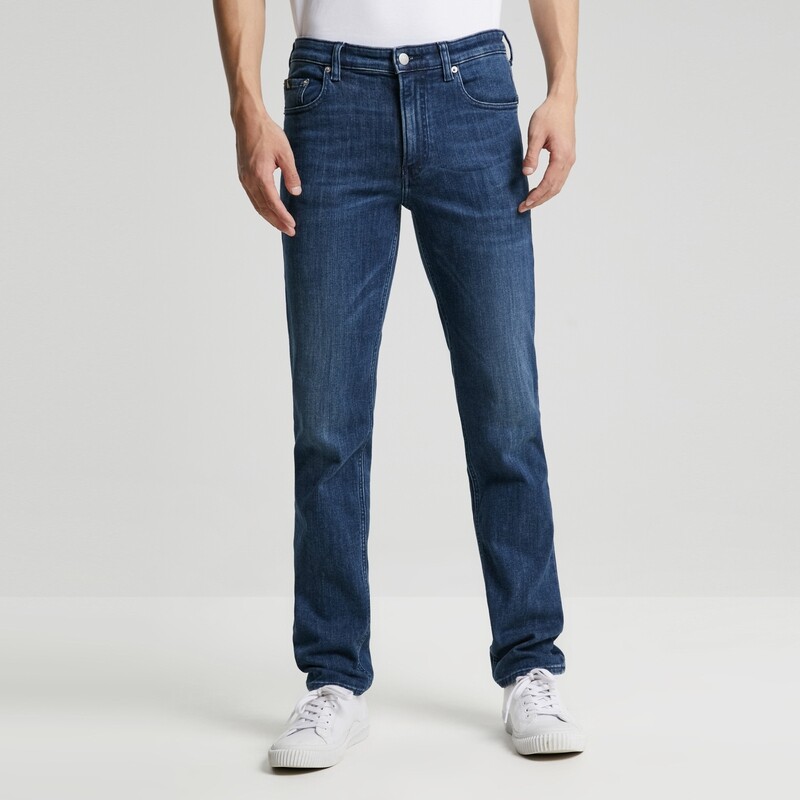 Джинсы мужские Calvin Klein Jeans с вышивкой и принтом, синий
Джинсы мужские Calvin Klein Jeans с вышивкой и принтом, синий