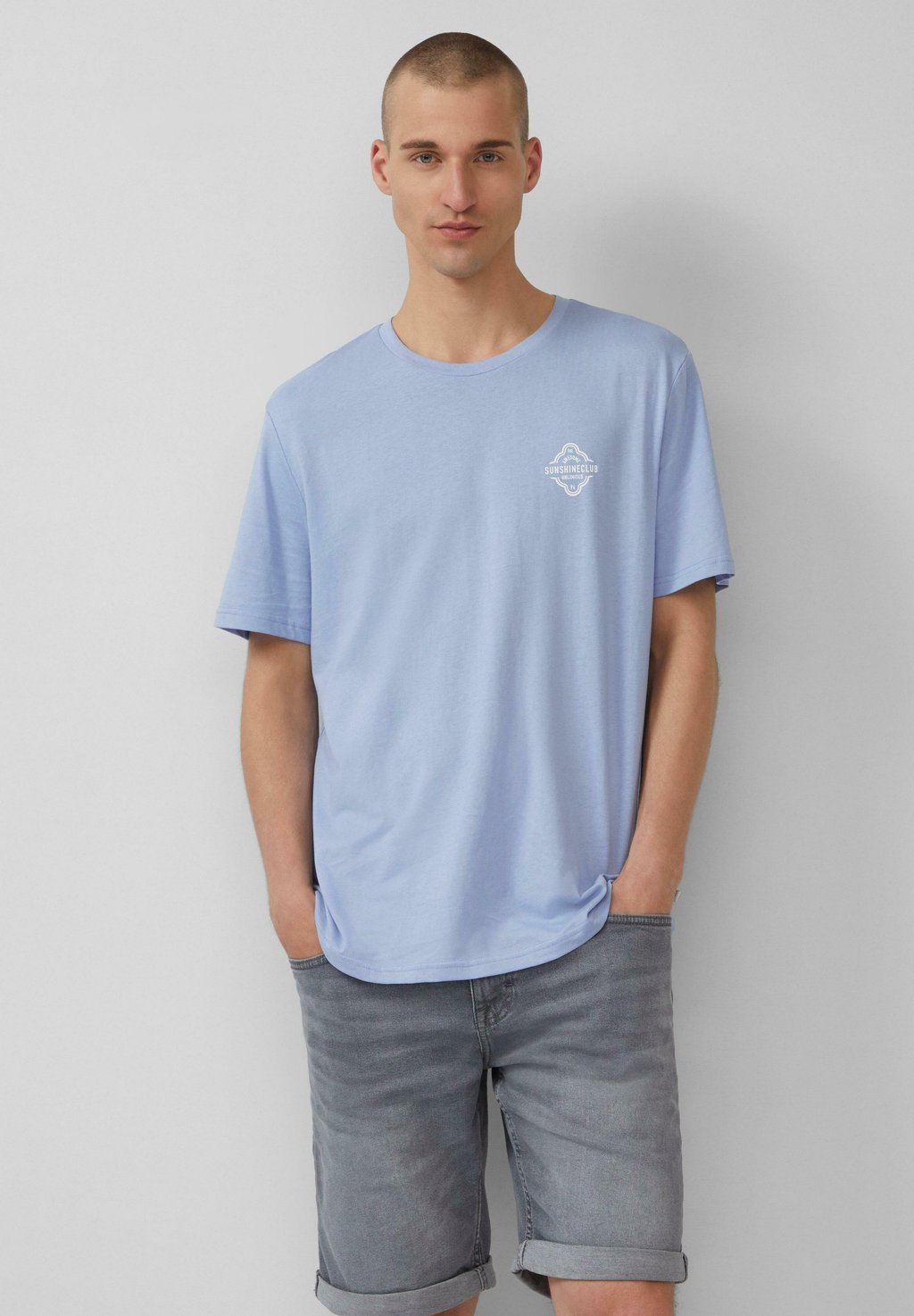 Футболка с принтом MIT KLEINEM QS, светло-голубой
Футболка с принтом MIT KLEINEM QS, светло-голубой