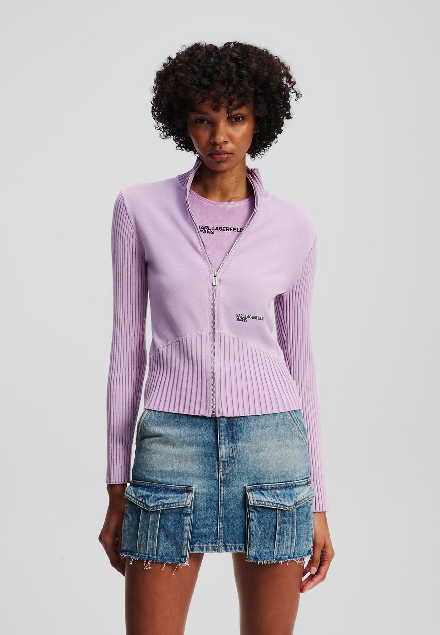 Кардиган Karl Lagerfeld Jeans UTILITY ZIP-UP KNIT, Lavendula/Pink
Кардиган Karl Lagerfeld Jeans UTILITY ZIP-UP KNIT, Lavendula/Pink