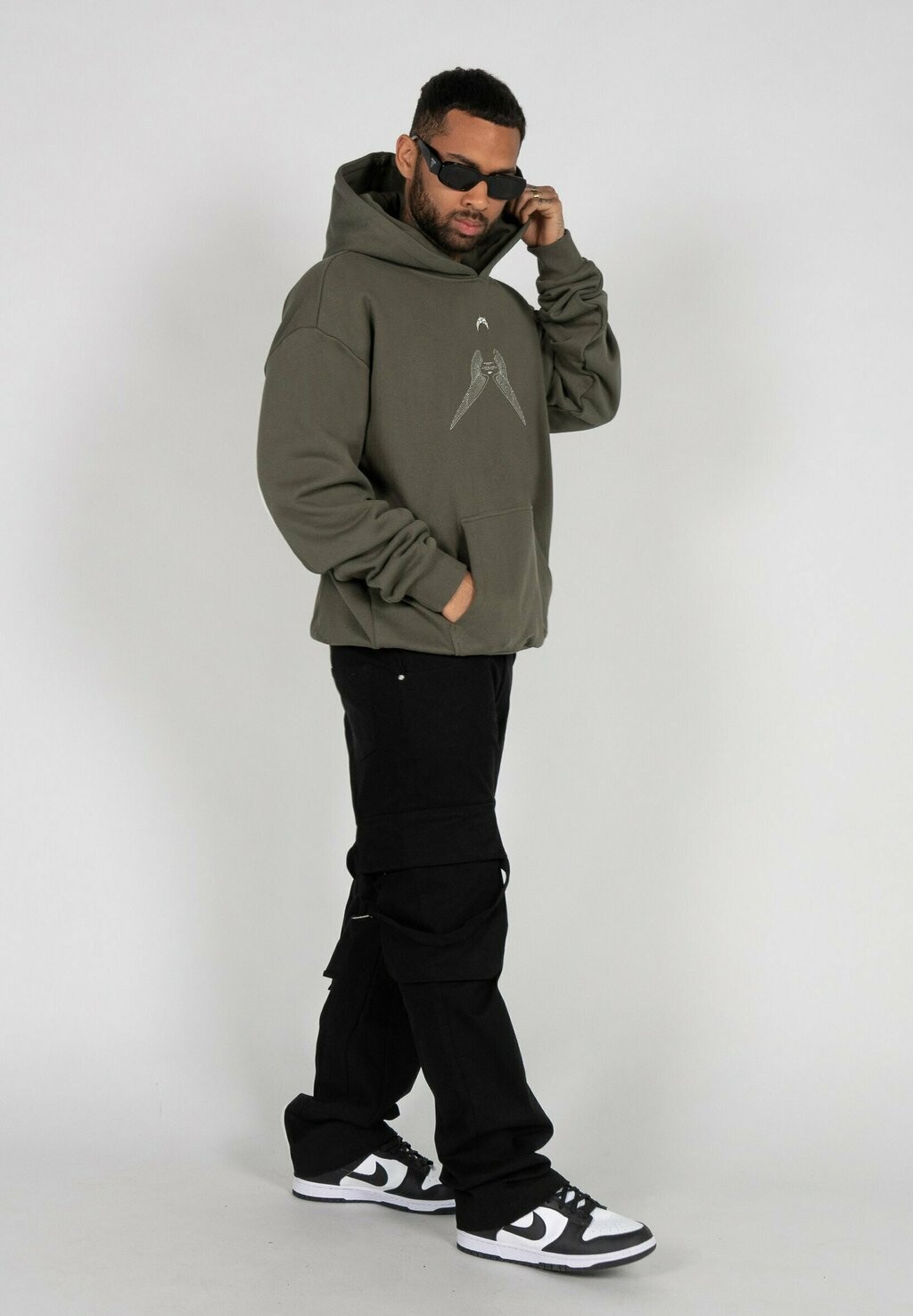 Толстовка HIGHER THAN HEAVEN With ULTRA HEAVY MJ Gonzales, цвет olive
Толстовка HIGHER THAN HEAVEN With ULTRA HEAVY MJ Gonzales, цвет olive