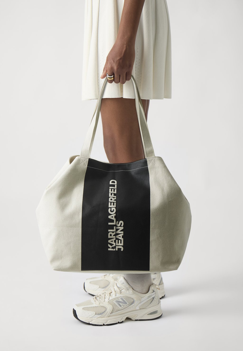 Сумка-тоут Karl Lagerfeld Jeans, бежевый
Сумка-тоут Karl Lagerfeld Jeans, бежевый