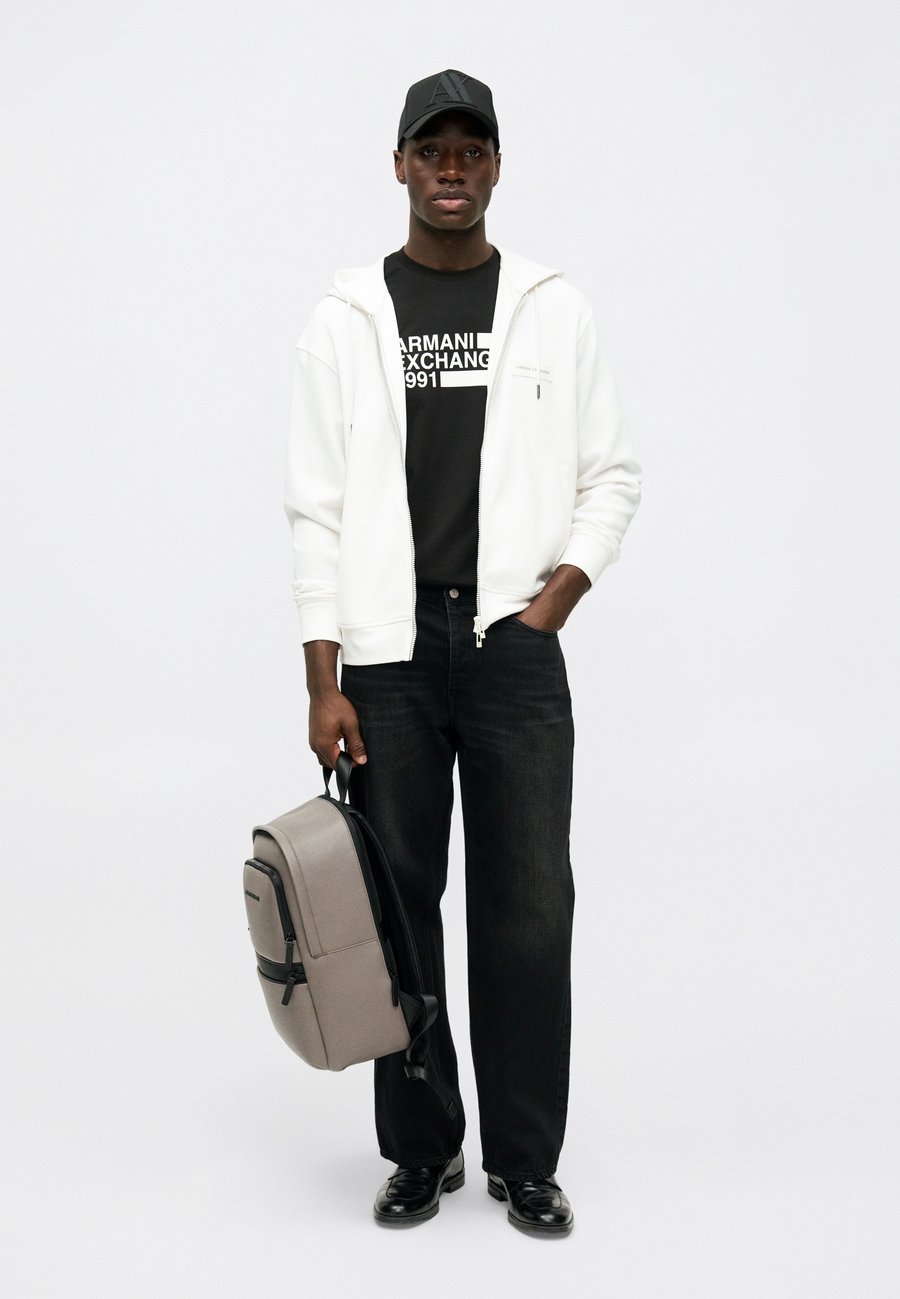 Рюкзак Armani Exchange BACKPACK UNISEX, Driftwood/Brown
Рюкзак Armani Exchange BACKPACK UNISEX, Driftwood/Brown
