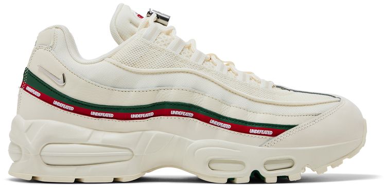 Кроссовки Undefeated x Nike Air Max 95, белый
Кроссовки Undefeated x Nike Air Max 95, белый