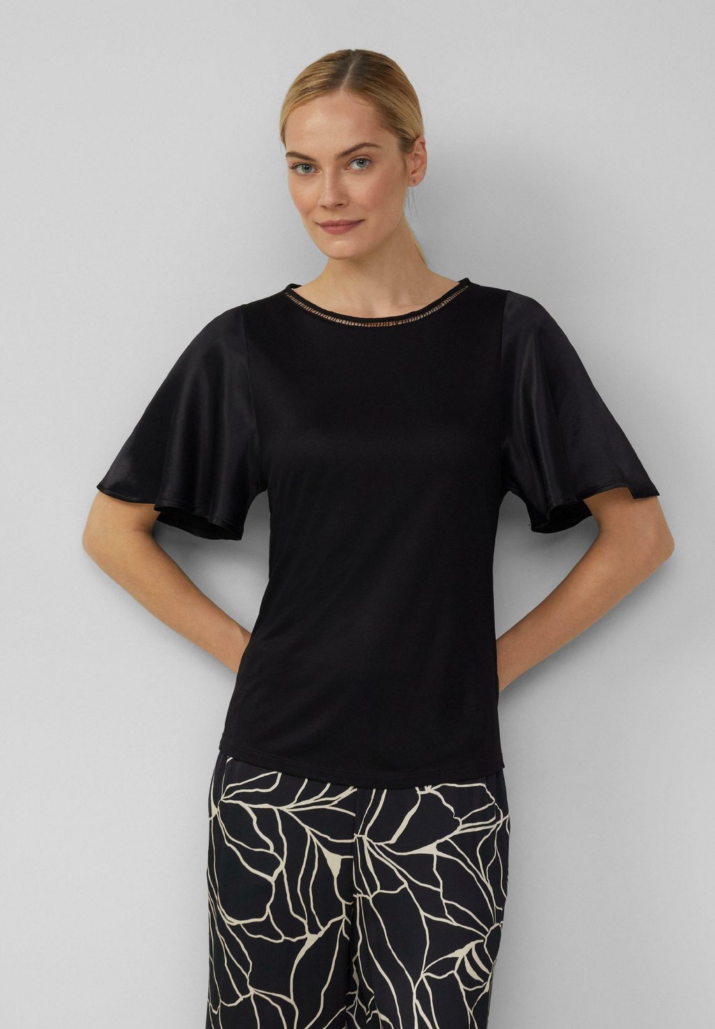 Базовая футболка MIT RUNDHALSAUSSCHNITT UND - ÄRMELN s.Oliver BLACK LABEL, черный
Базовая футболка MIT RUNDHALSAUSSCHNITT UND - ÄRMELN s.Oliver BLACK LABEL, черный