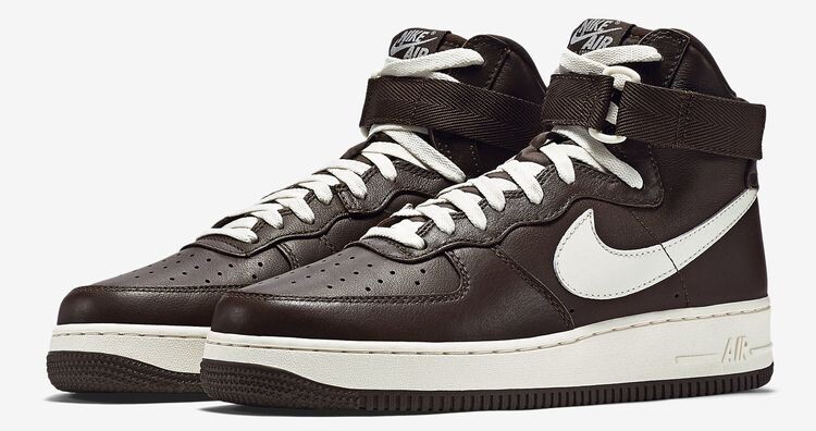 Кроссовки Nike Air Force 1 Hi Retro Qs Chocolate, коричневый
Кроссовки Nike Air Force 1 Hi Retro Qs Chocolate, коричневый