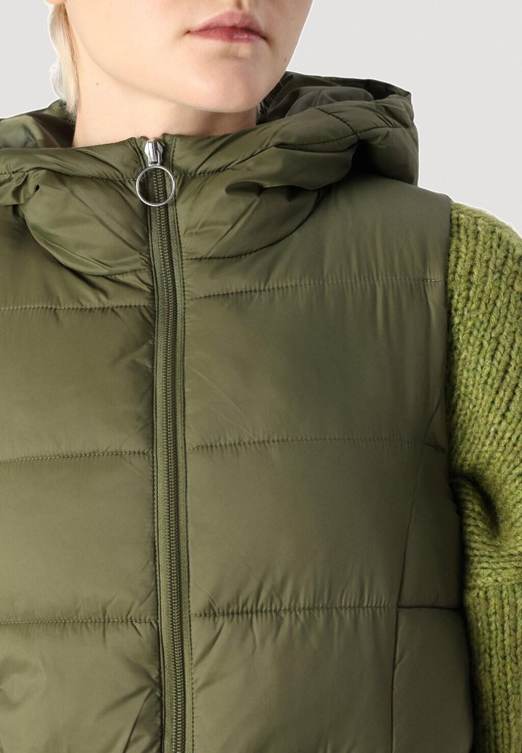 Жилет JDYZULU LONG HOOD NEW JDY, темно-зеленый
Жилет JDYZULU LONG HOOD NEW JDY, темно-зеленый