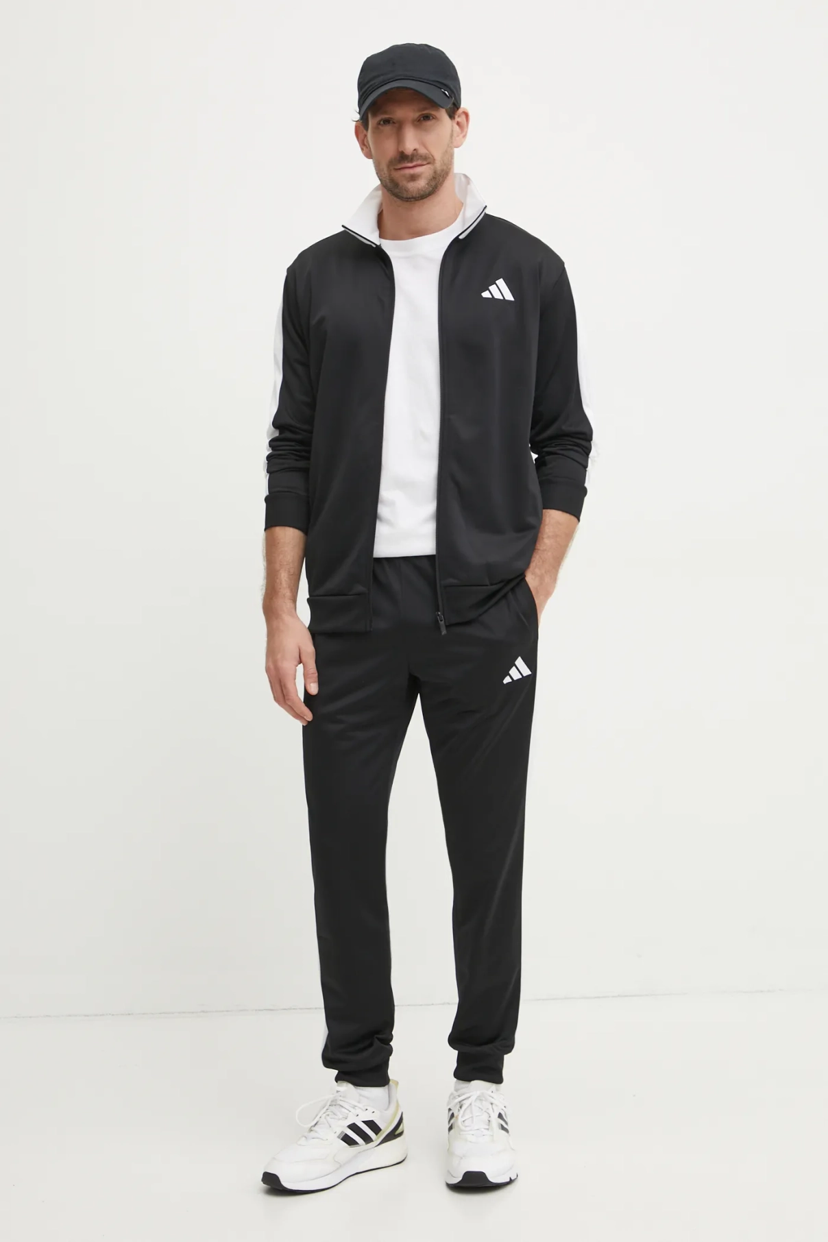 TR CB TS спортивный костюм adidas, черный
TR CB TS спортивный костюм adidas, черный