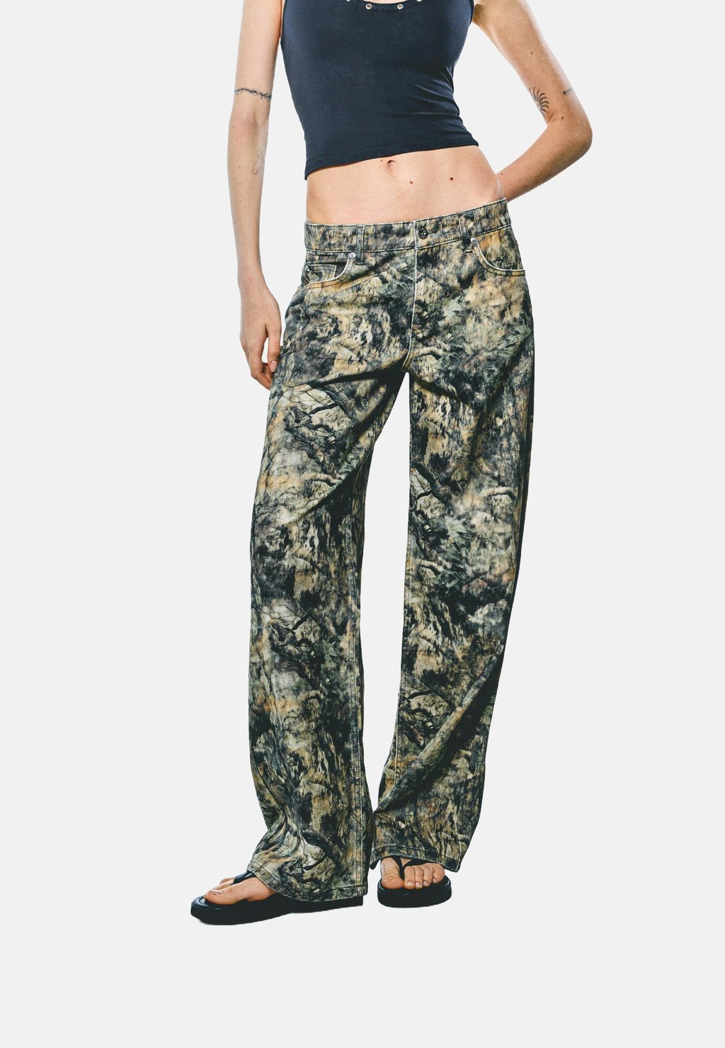 Джинсы свободного кроя Bershka, мультиколор
Джинсы свободного кроя Bershka, мультиколор