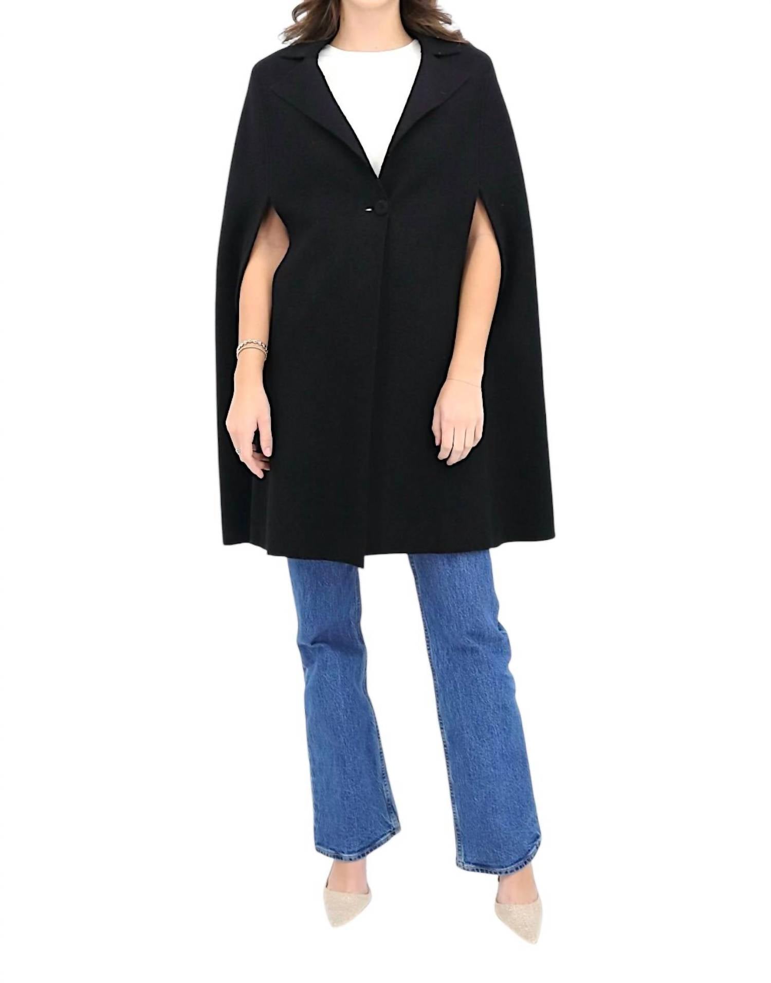 Абу шерстяное пальто-накидка в черном цвете Chiara Boni
Абу шерстяное пальто-накидка в черном цвете Chiara Boni