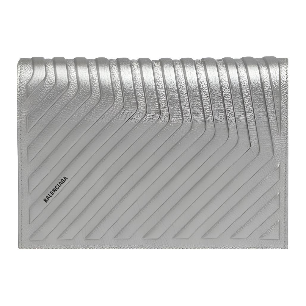 Balenciaga Кожаная сумка через плечо из коровьей кожи для женщин Silver
Balenciaga Кожаная сумка через плечо из коровьей кожи для женщин Silver