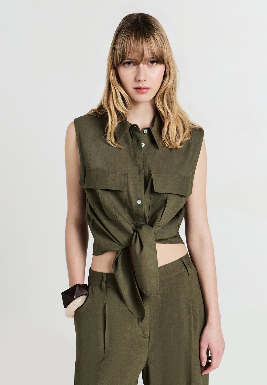 Блузка на пуговицах SMANICATA MISTO CON NODO - Top Calliope, темно-зеленый
Блузка на пуговицах SMANICATA MISTO CON NODO - Top Calliope, темно-зеленый