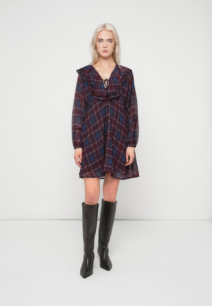 Платье Vero Moda VMEMILIE SHORT CHECK DRESS, Winetasting/Bordeaux
Платье Vero Moda VMEMILIE SHORT CHECK DRESS, Winetasting/Bordeaux