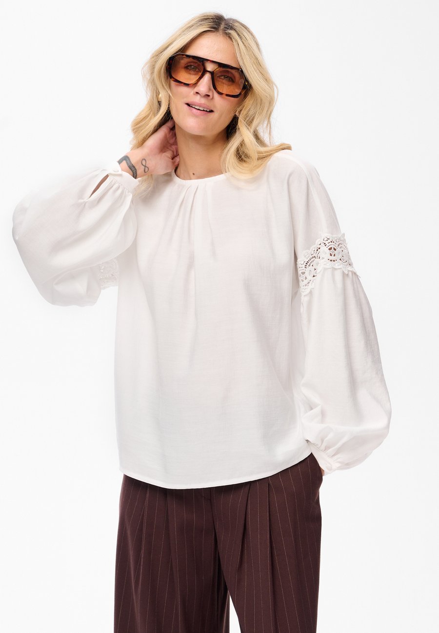 Блуза blue shadow MELA, White
Блуза blue shadow MELA, White