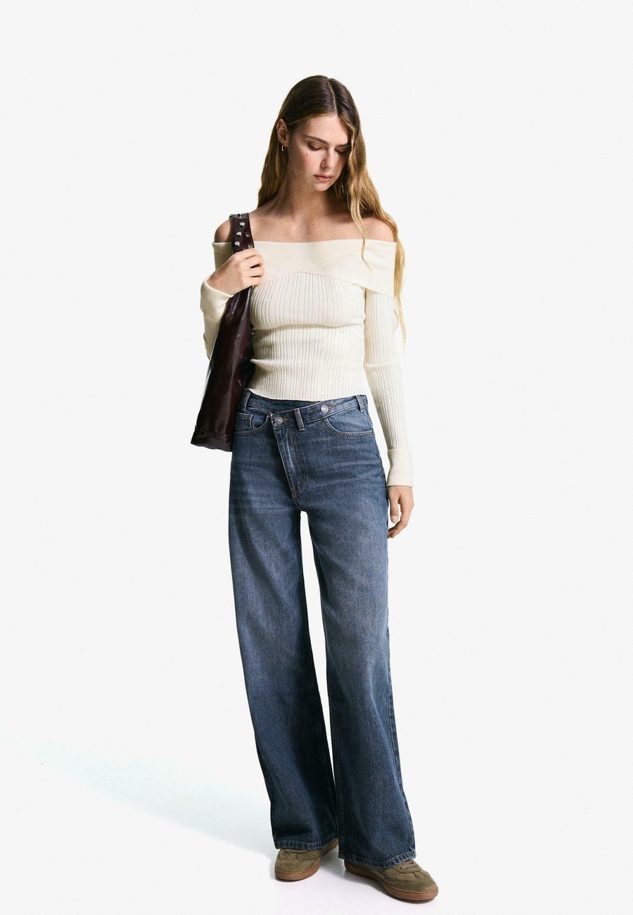 Джемпер Bershka Jumper, Beige
Джемпер Bershka Jumper, Beige