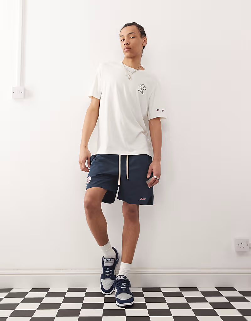 Спортивные шорты темно-синего цвета Prohibited
Спортивные шорты темно-синего цвета Prohibited