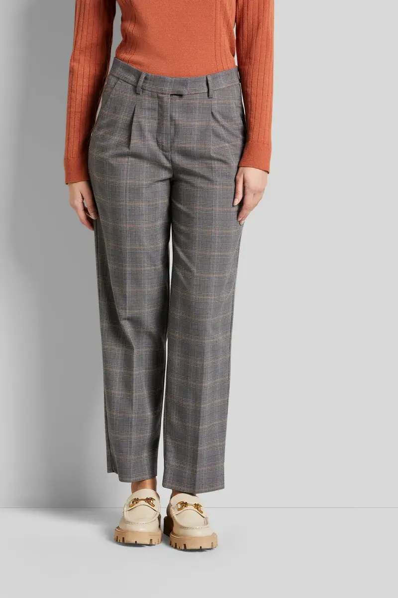 Брюки bugatti с пятью карманами и складками, цвет Messing
Брюки bugatti с пятью карманами и складками, цвет Messing