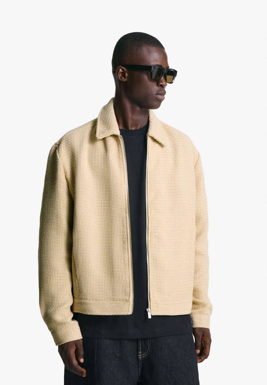 Куртка Bershka RUSTIC BOXY FIT, Camel
Куртка Bershka RUSTIC BOXY FIT, Camel