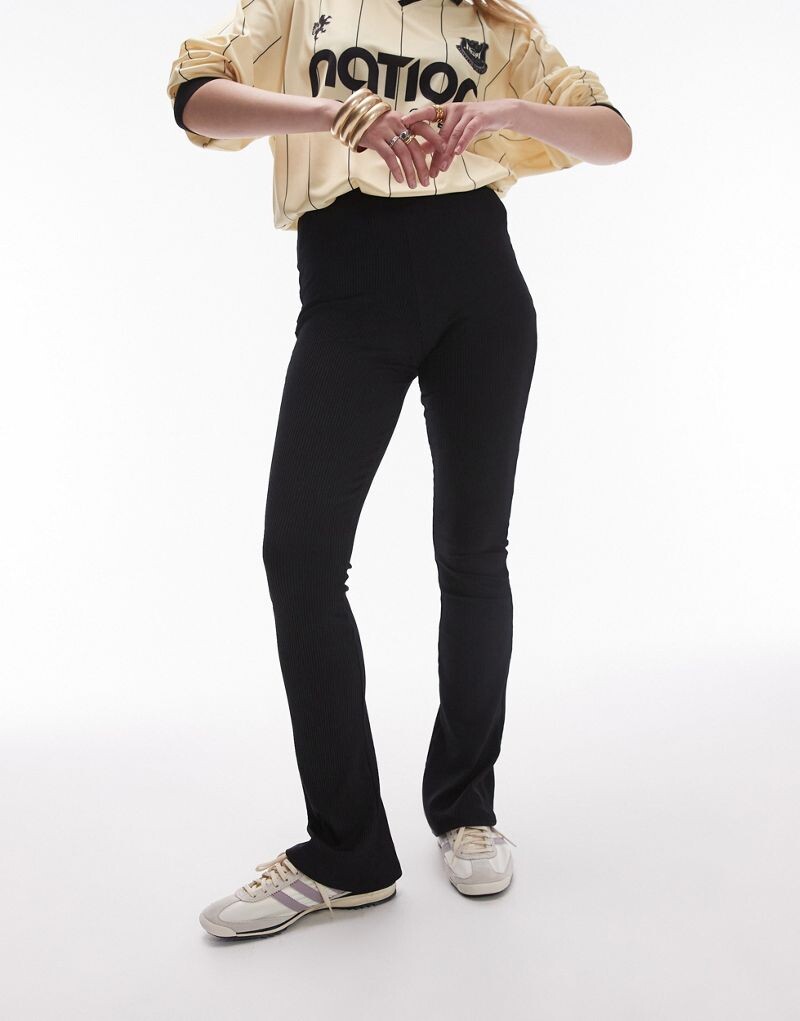 Черные узкие брюки-клеш в рубчик Topshop
Черные узкие брюки-клеш в рубчик Topshop