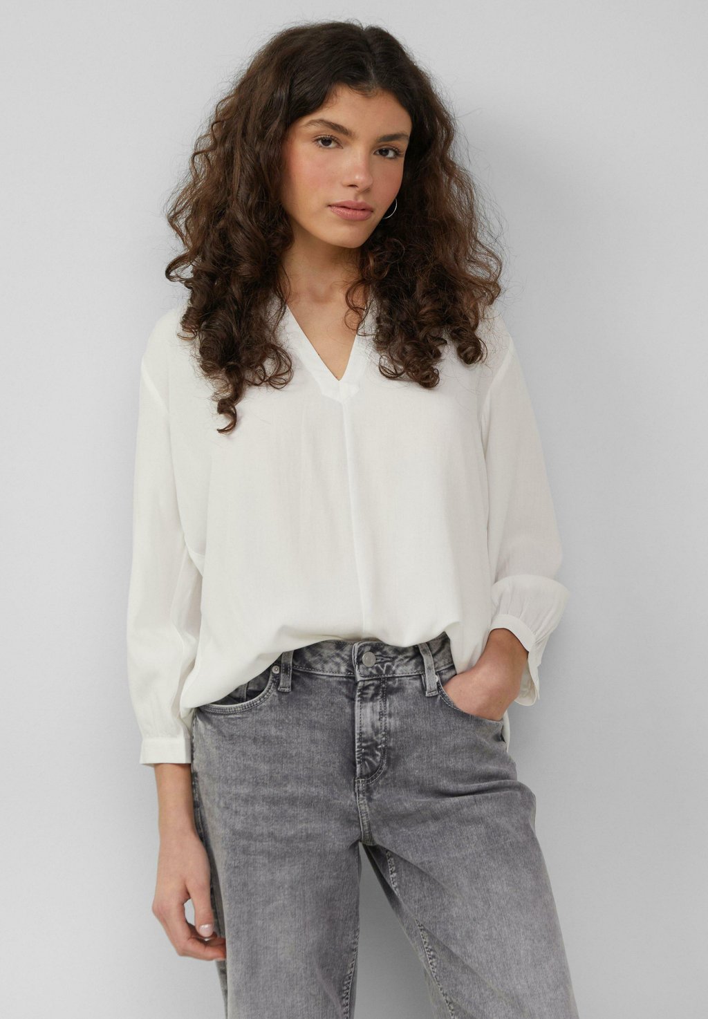 Блуза MIT RAFFUNG AN DER SCHULTER QS, кремовый
Блуза MIT RAFFUNG AN DER SCHULTER QS, кремовый