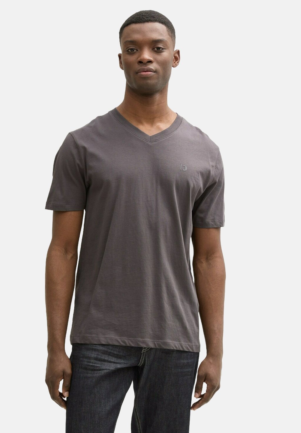 Базовая футболка V-AUSSCHNITT TOM TAILOR DENIM, серый
Базовая футболка V-AUSSCHNITT TOM TAILOR DENIM, серый