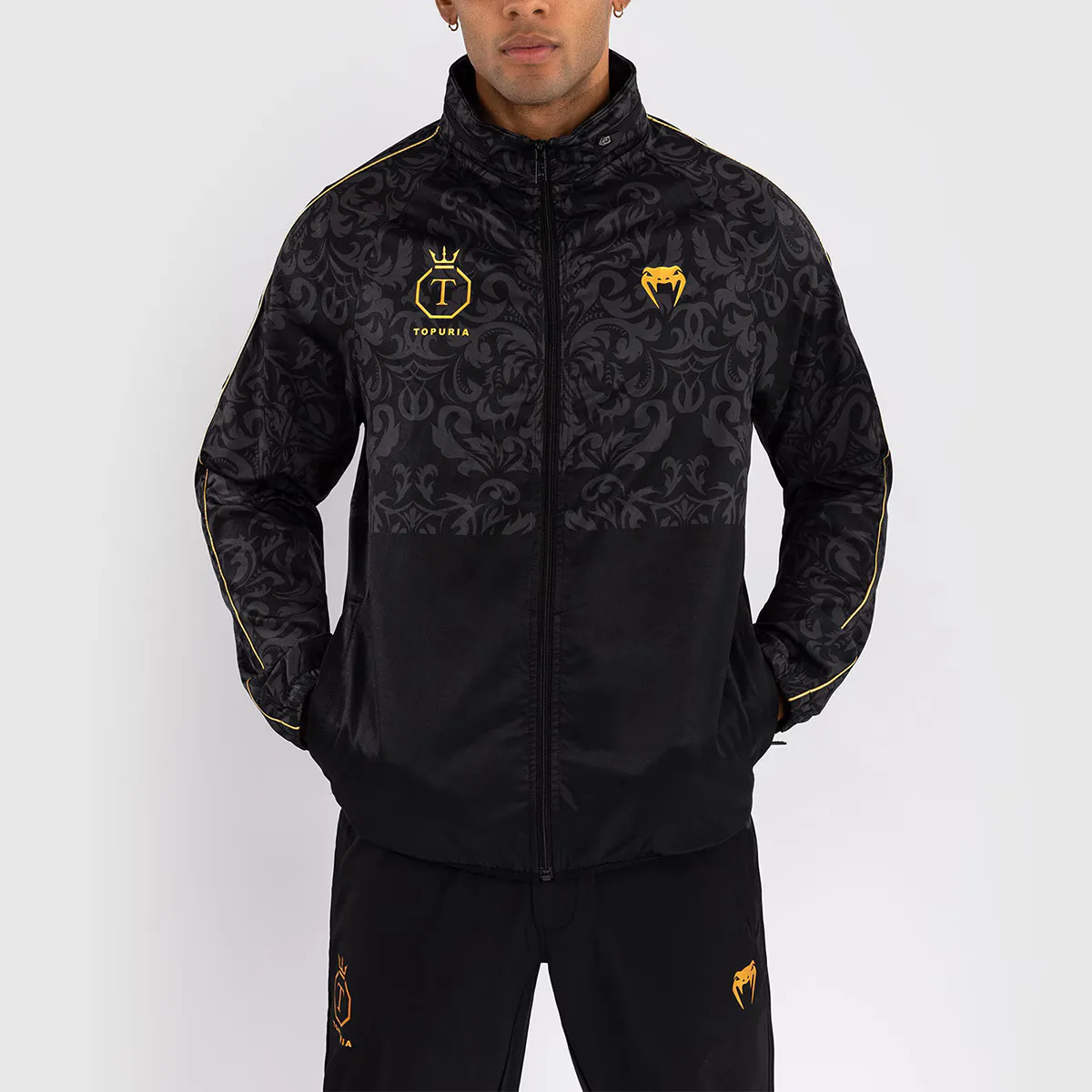 Непревзойденная мужская куртка Ilia Topuria Venum, черный/золотой
Непревзойденная мужская куртка Ilia Topuria Venum, черный/золотой