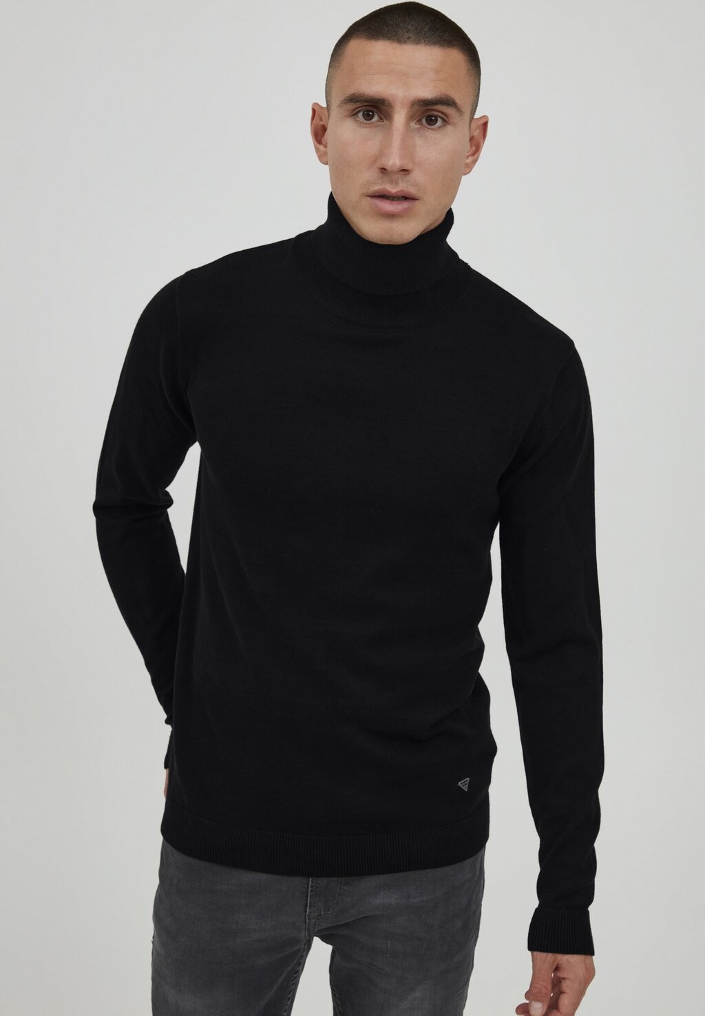 Свитер Ingbert 11 Project, черный
Свитер Ingbert 11 Project, черный