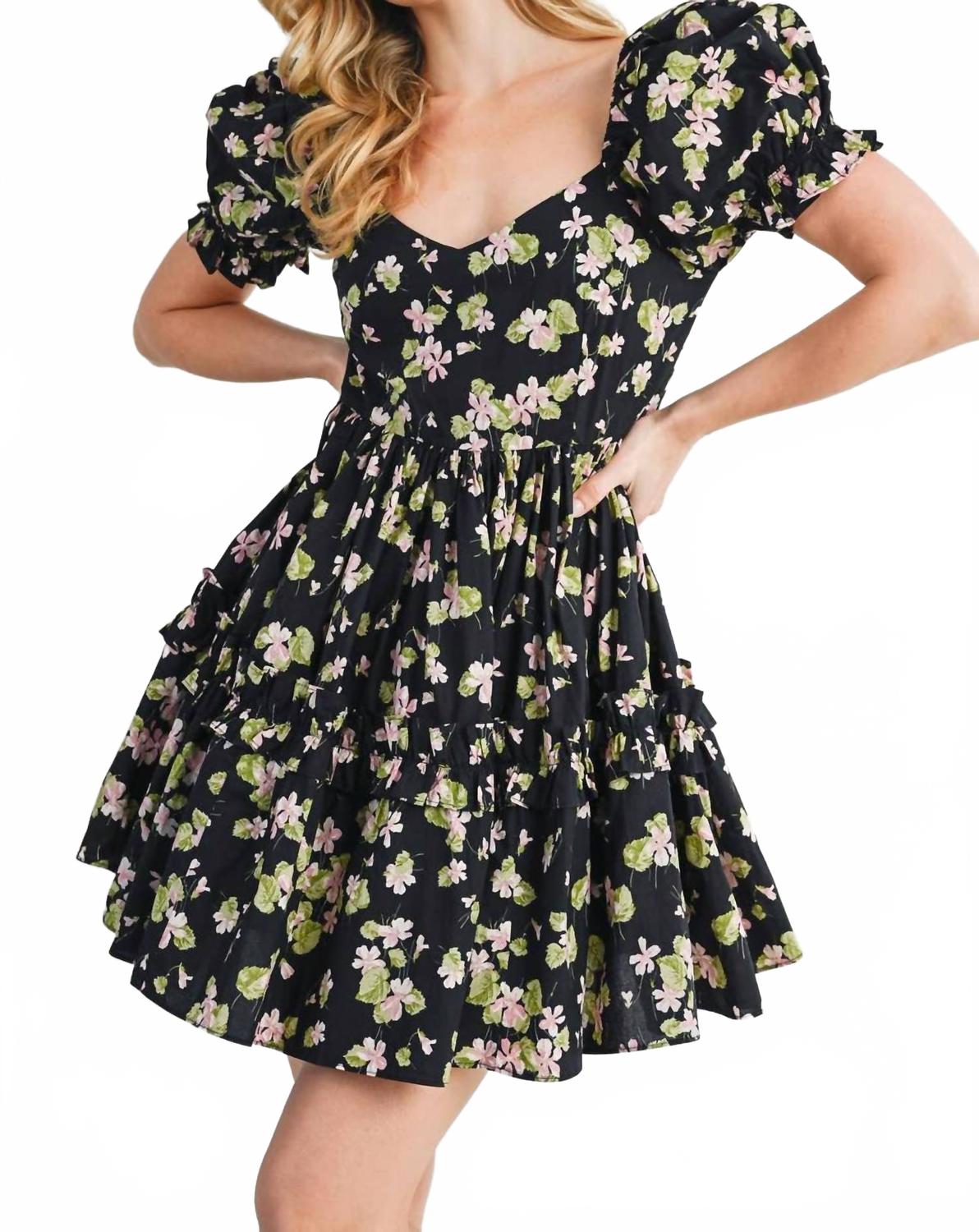 Черное цветочное платье-бэбидолл Freya BluIvy
Черное цветочное платье-бэбидолл Freya BluIvy