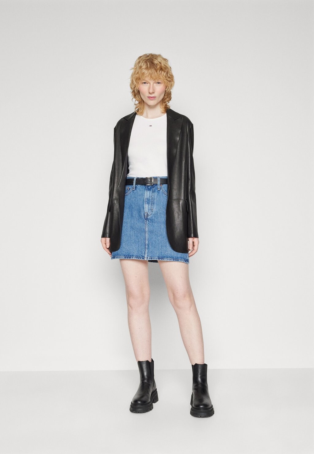 Топ Essential Tank Tommy Jeans, цвет dark night navy
Топ Essential Tank Tommy Jeans, цвет dark night navy