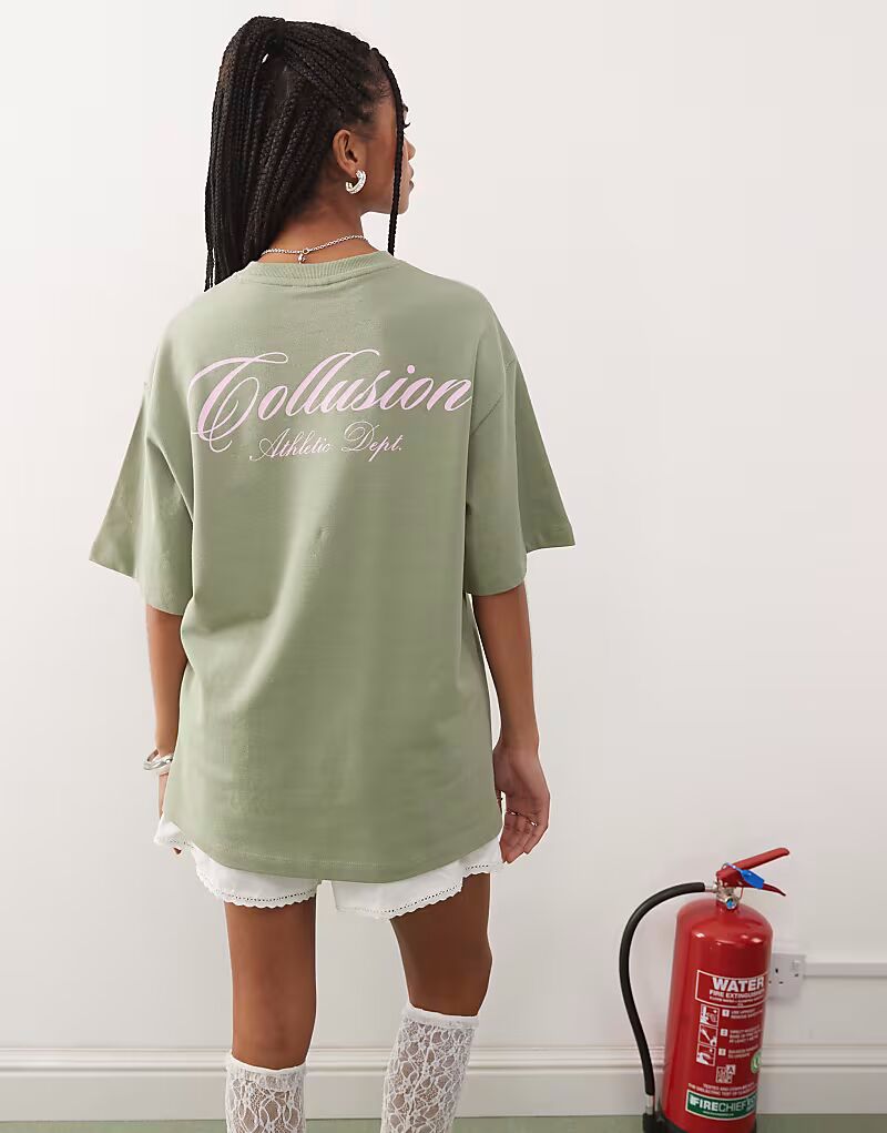 Футболка свободного кроя с принтом COLLUSION зеленого цвета 
Футболка свободного кроя с принтом COLLUSION зеленого цвета
