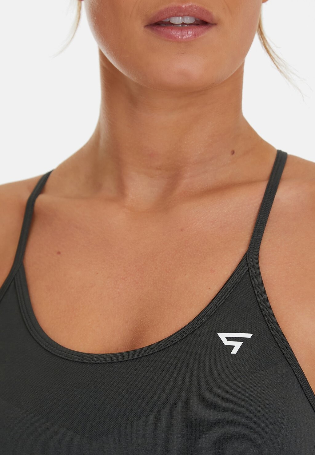 Бюстье CORE SEAMLESS ADJUSTABLE SQUATPROOF, темно-серый
Бюстье CORE SEAMLESS ADJUSTABLE SQUATPROOF, темно-серый