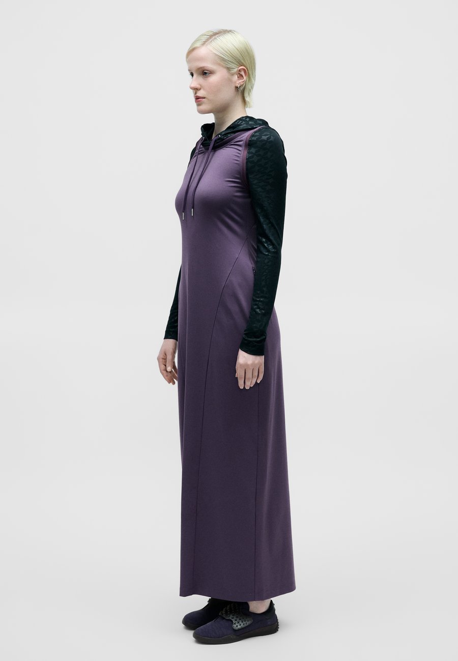 Платье Converse CHET LO DRESS, Nightshade/Dark Purple
Платье Converse CHET LO DRESS, Nightshade/Dark Purple