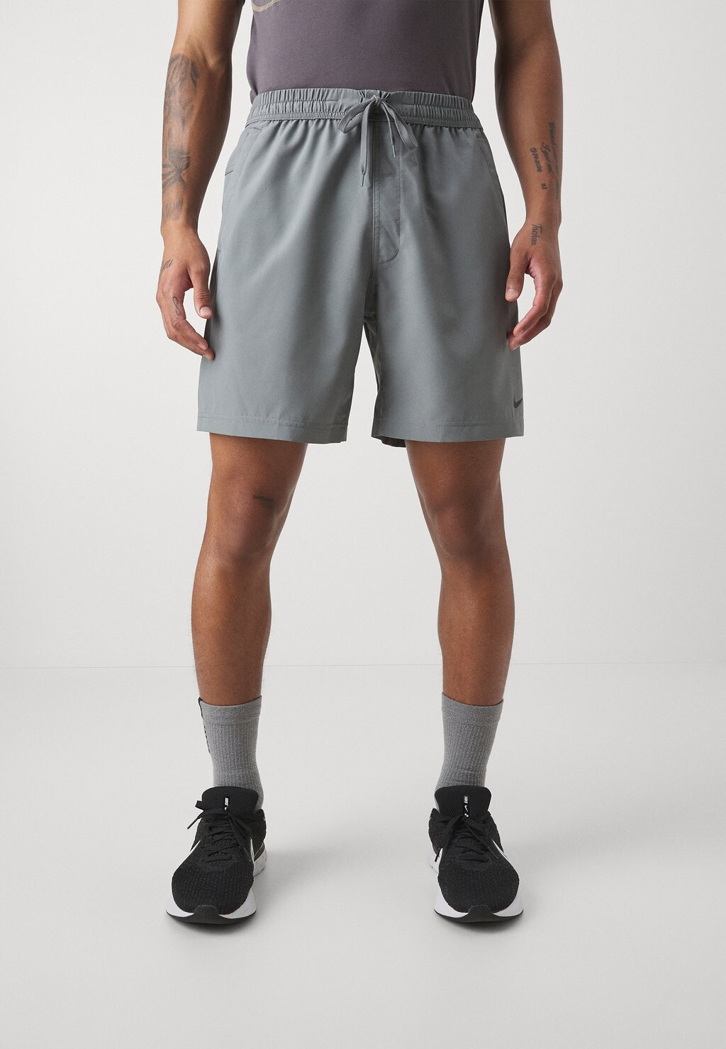 Спортивные шорты Form Nike, цвет smoke grey/black
Спортивные шорты Form Nike, цвет smoke grey/black