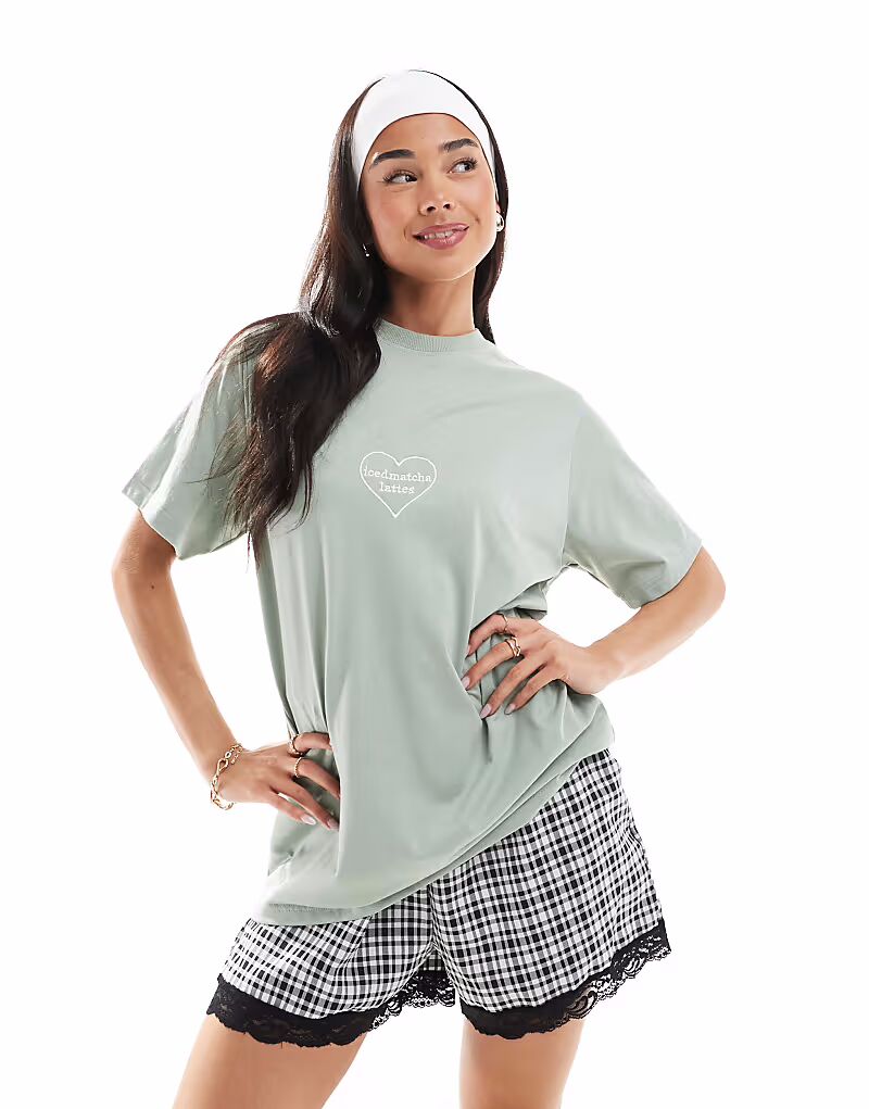 Футболка оверсайз Daisy Street с принтом матча в цвете матча
Футболка оверсайз Daisy Street с принтом матча в цвете матча