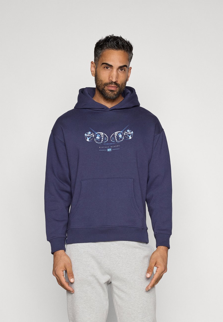 Худи Legacies MANCHESTER CITY RING HOOD, Navy Blue/Blue, Синий, Худи Legacies MANCHESTER CITY RING HOOD, Navy Blue/Blue
Худи Legacies MANCHESTER CITY RING HOOD, Navy Blue/Blue, Синий, Худи Legacies MANCHESTER CITY RING HOOD, Navy Blue/Blue