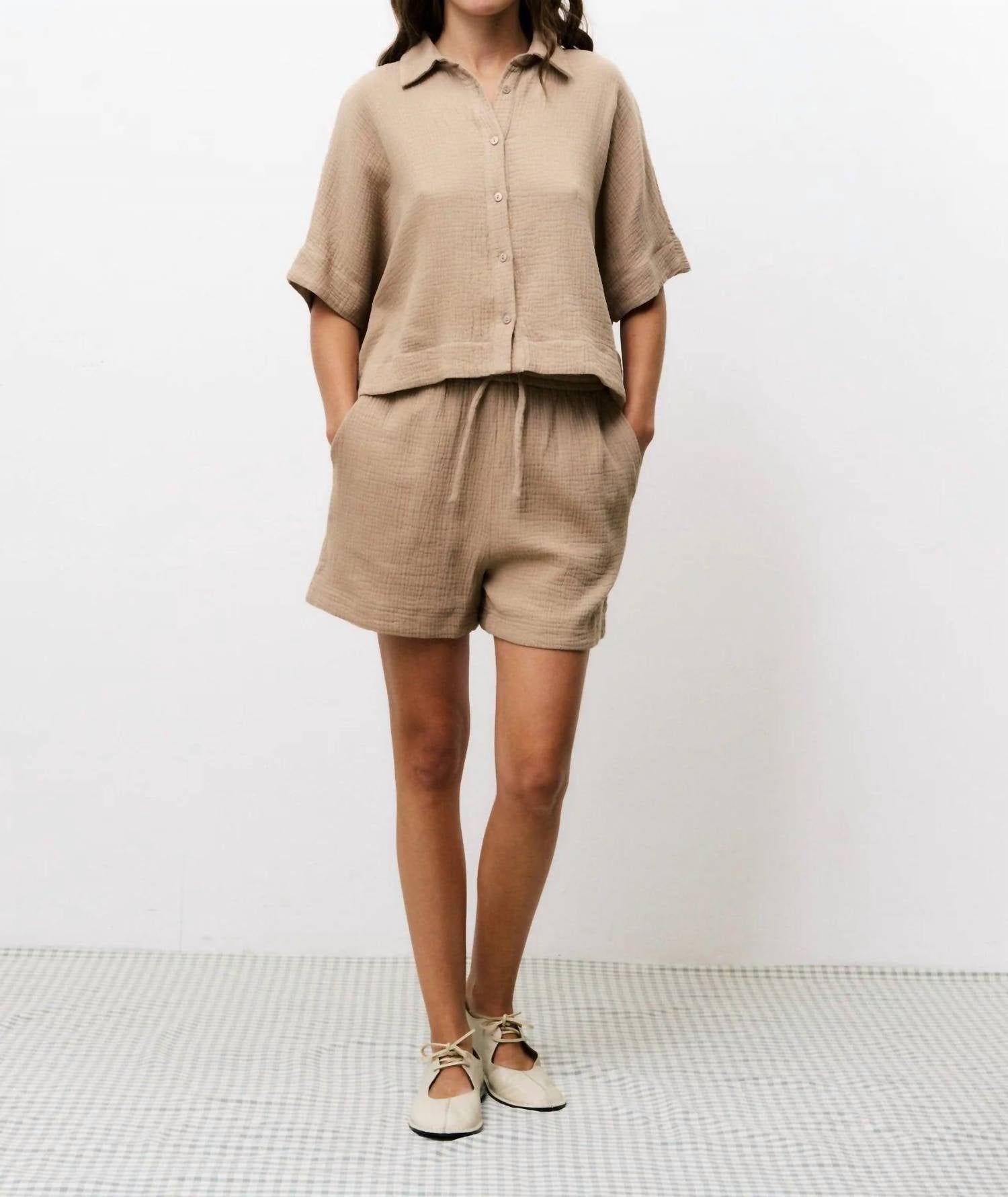 Рубашка Lahna в коричневом цвете FRNCH
Рубашка Lahna в коричневом цвете FRNCH