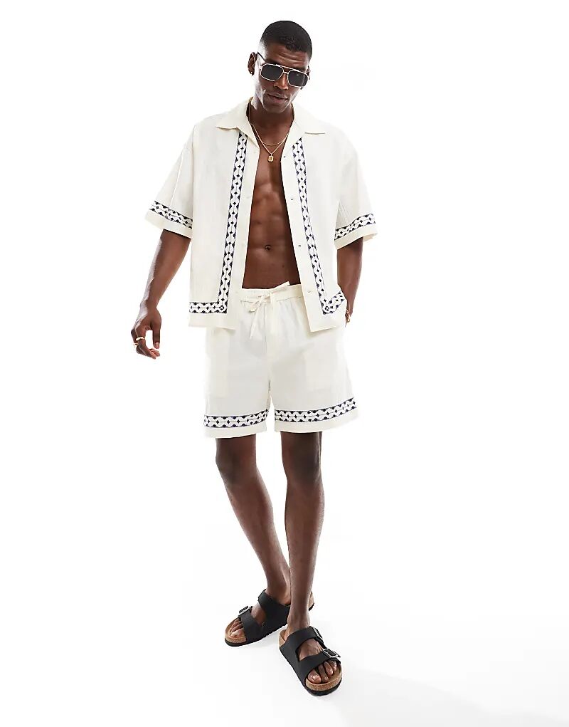 Льняные шорты с принтом Jack & Jones coord кремового цвета
Льняные шорты с принтом Jack & Jones coord кремового цвета