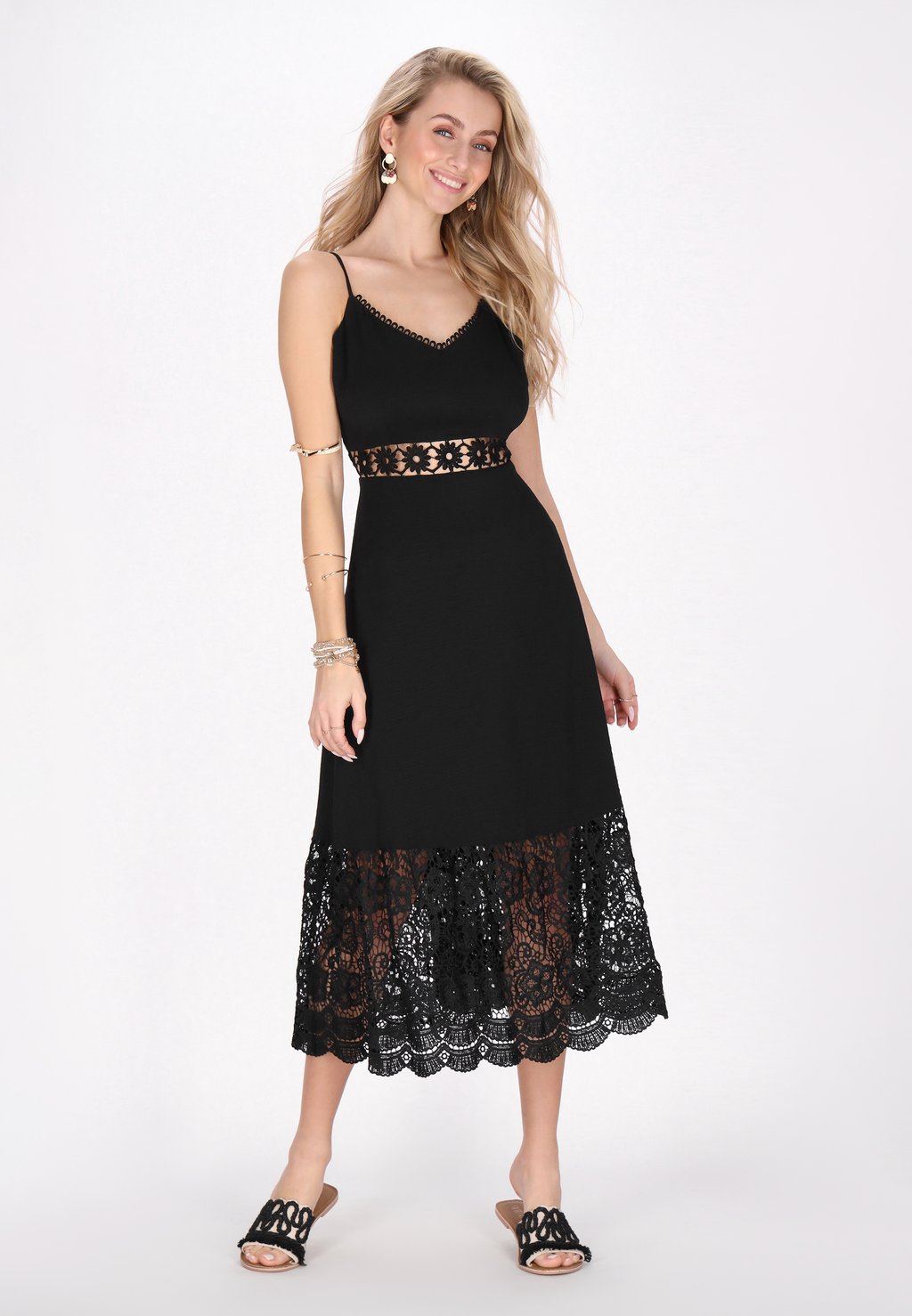 Повседневное платье IZIA, черный
Повседневное платье IZIA, черный