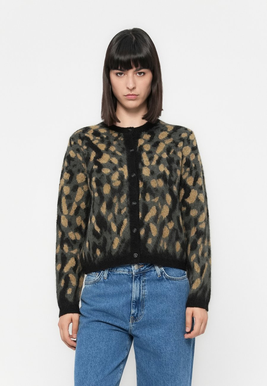 Кардиган JDY JDYKAYLA LIFE O NECK CARDI, Asphalt/Black/Tigers Eye/Black
Кардиган JDY JDYKAYLA LIFE O NECK CARDI, Asphalt/Black/Tigers Eye/Black