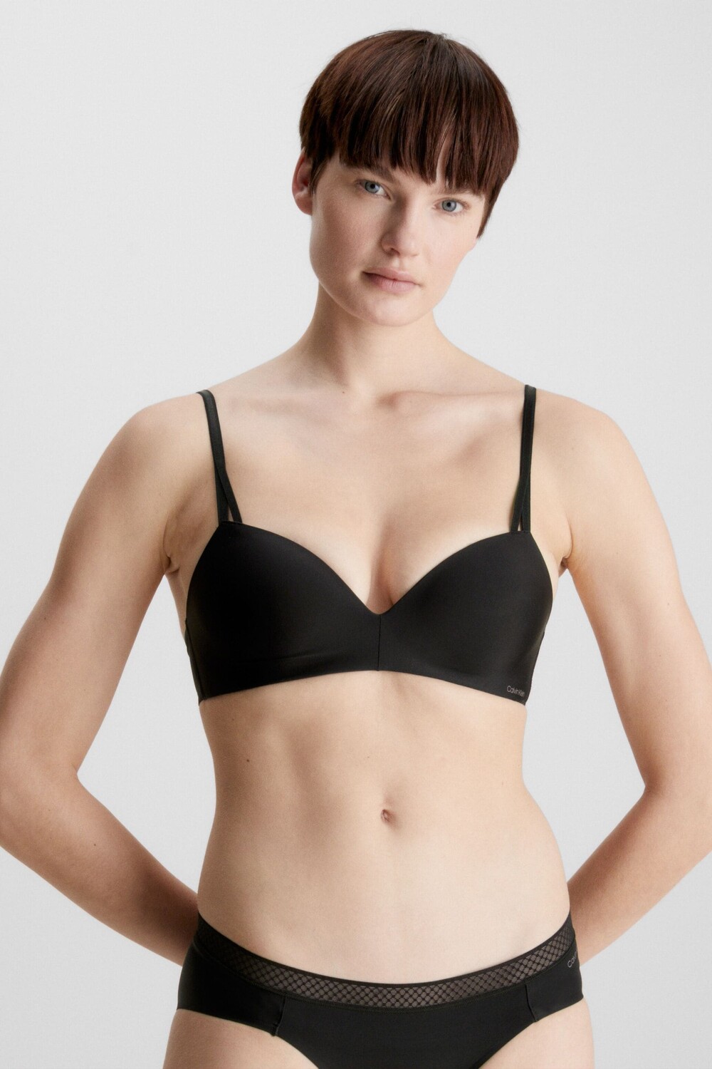 Беспроводной бюстгальтер пуш-ап Calvin Klein, черный
Беспроводной бюстгальтер пуш-ап Calvin Klein, черный