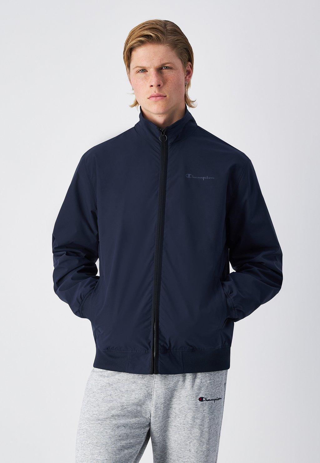 Куртка-бомбер Champion, темно-синий
Куртка-бомбер Champion, темно-синий