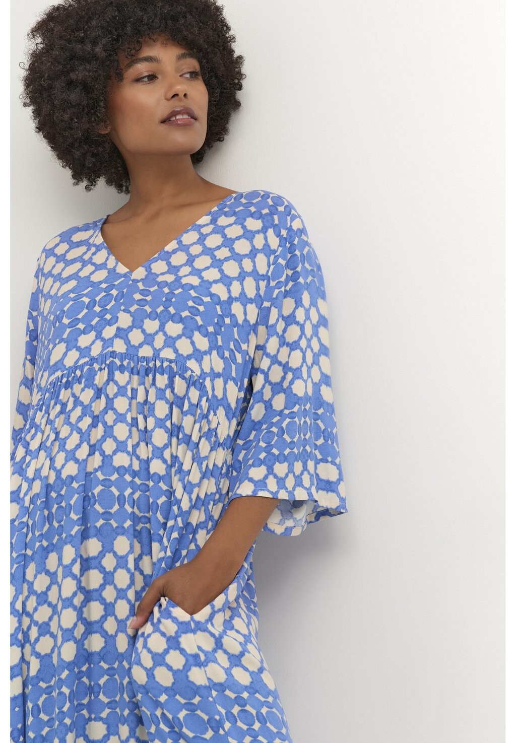 Длинное платье SANTORI Culture, светло-голубой
Длинное платье SANTORI Culture, светло-голубой