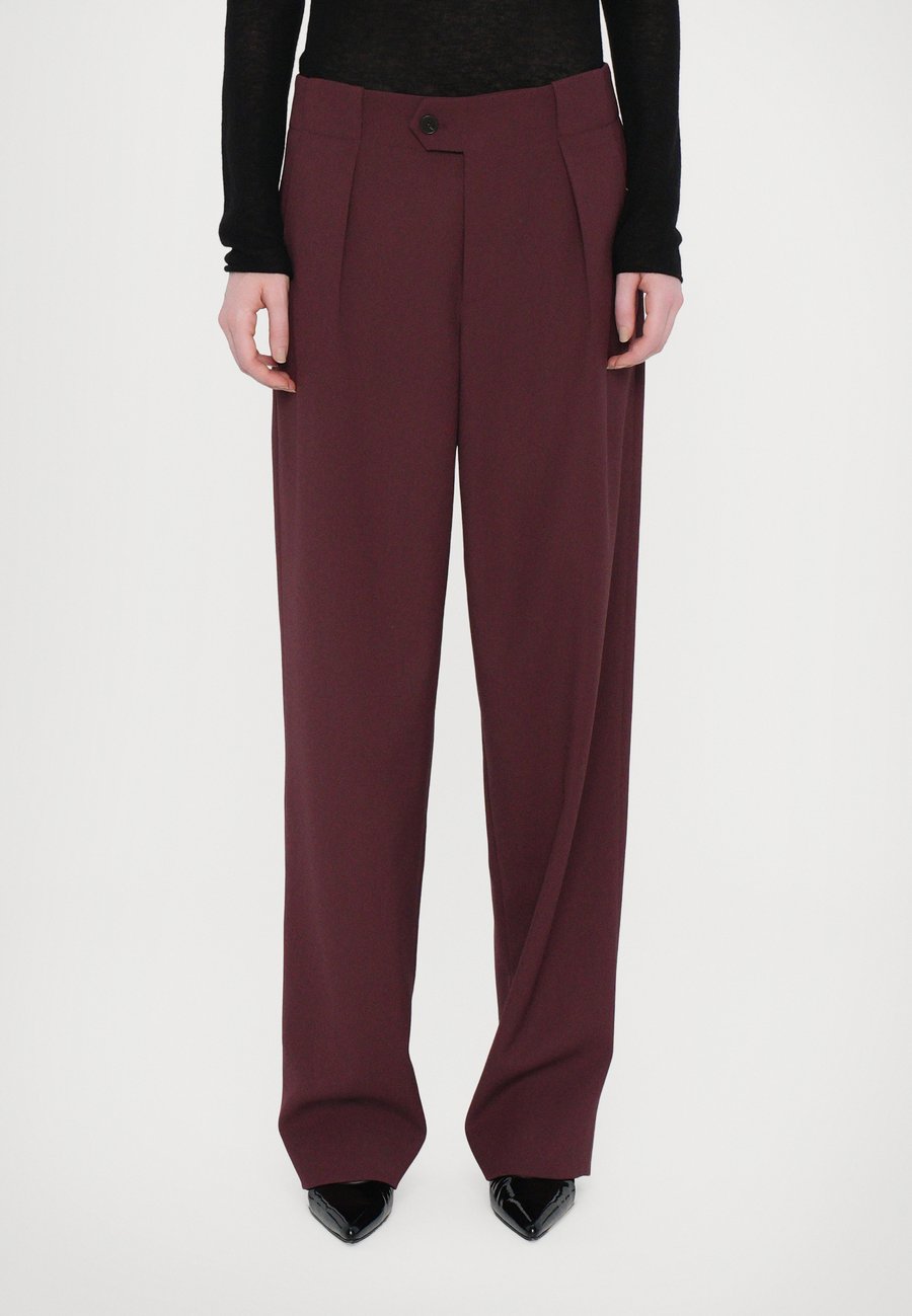 Брюки CLOSED MAWSON, Dark Raisin Red/Dark Red
Брюки CLOSED MAWSON, Dark Raisin Red/Dark Red