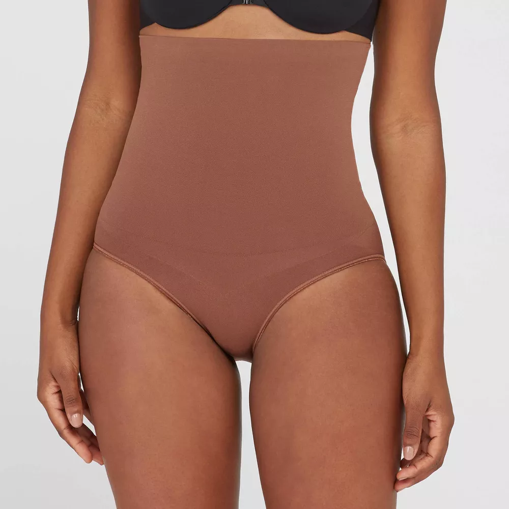ASSETS by SPANX Женские утягивающие трусы с высокой талией, выдающиеся результаты, цвет Chestnut Brown
ASSETS by SPANX Женские утягивающие трусы с высокой талией, выдающиеся результаты, цвет Chestnut Brown